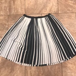 NWOT Vince Camuto Maxi Skirt (Size: 8)